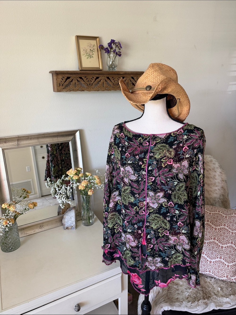 Nothing matches Vtg USA made colorful artsy lagenlook boho floral blouse XL